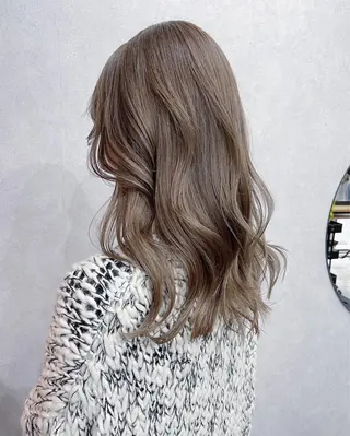 ミディアム カラー AiM 大名　似合わせカットのヘアスタイル