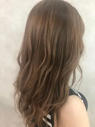 ロング カラー リンダ所属・ベージュ/顔周り カット/スズキのヘアスタイル