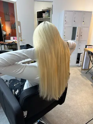 ロング 韓国ヘア×ハイトーン AYA💫のヘアスタイル