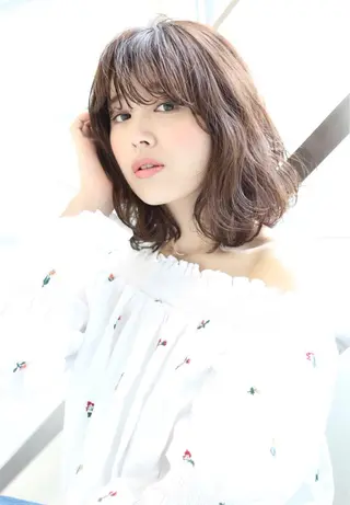ミディアム やまだ まいのヘアスタイル