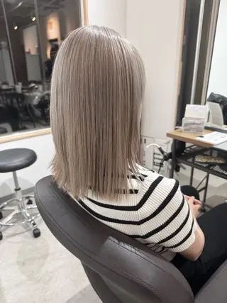 ショート ✨艶ブリーチカラー✨ ✨艶髪ストレート✨のヘアスタイル