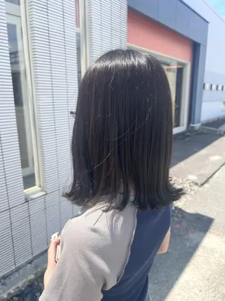 ミディアム カラー 澤越 遥花のヘアスタイル