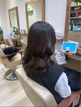 セミロング カラー ブリーチなしカラー RURI🩵のヘアスタイル