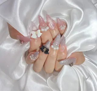 ネイル ちゅるんネイル🪄 耳ツボジュエリー🔗のネイルデザイン