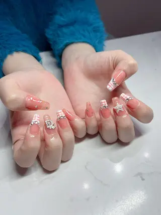 ネイル ちゅるんネイル🪄 耳ツボジュエリー🔗のネイルデザイン