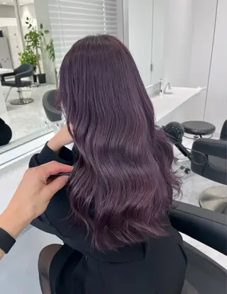 ロング カラー ヘアアレンジ 🩵ダメージレス艶感 ハイトーン🩷のヘアスタイル