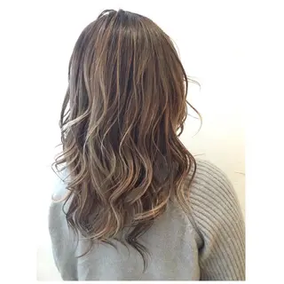 ミディアム セミロング ロング カラー TOMOYAレイヤー ブリーチ縮毛矯正のヘアスタイル