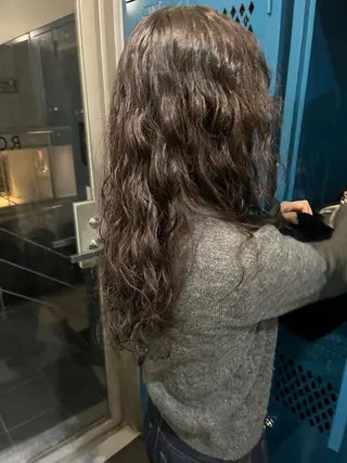 ロング パーマ レイヤーカット/ハイ トーンカラー/きらのヘアスタイル