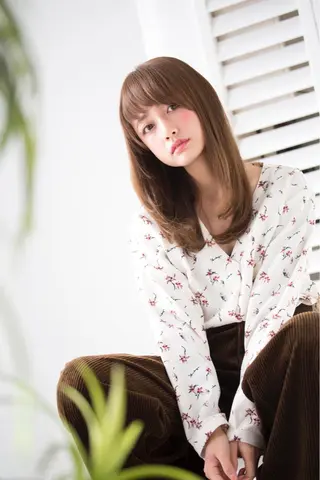 セミロング カラー ACT仙川所属・みうら ミウラのヘアスタイル