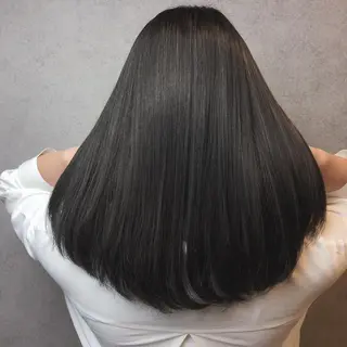セミロング カラー Minami🩵 新宿のヘアスタイル