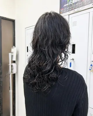 ミディアム Yui. ハイトーン/パーマ/のヘアスタイル