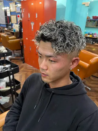 メンズ hair CROWN所属・メンズ特化型美容師 髙橋玲生/フェードのヘアスタイル