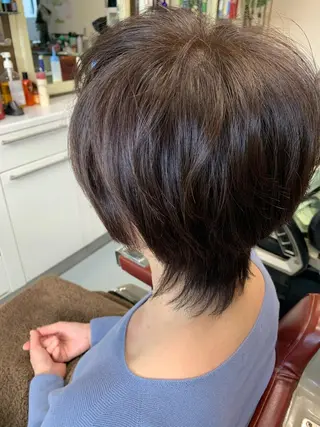 ショート カラー ストウ ナナエのヘアスタイル