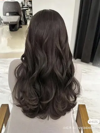 ロング パーマ 石田 桃花のヘアスタイル
