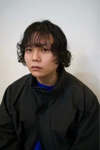 ミディアム パーマ メンズ 出島 凜平のヘアスタイル