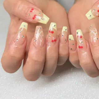 ネイル VIERU 🌈🎀💖のネイルデザイン