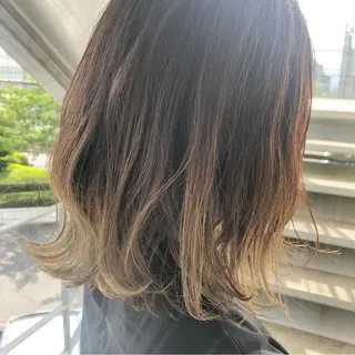 ミディアム カラー 小森 樹奈のヘアスタイル