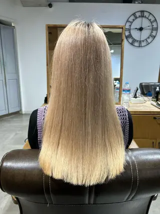 ロング Eri 🌿透明感カラーのヘアスタイル