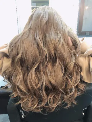 セミロング 100%高級人毛使用 LANIUMEDAのヘアスタイル