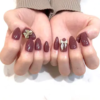 ネイル Raviy  新宿店所属・わたなべ あやかのネイルデザイン