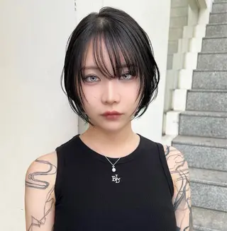 ショート TOMOYAレイヤー ブリーチ縮毛矯正のヘアスタイル