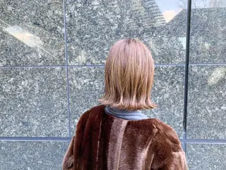 ミディアム 伊藤 康乃のヘアスタイル