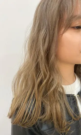 ロング カラー ヘアアレンジ かえ🩶韓国ボブ🎀 透明感カラー🥣のヘアスタイル