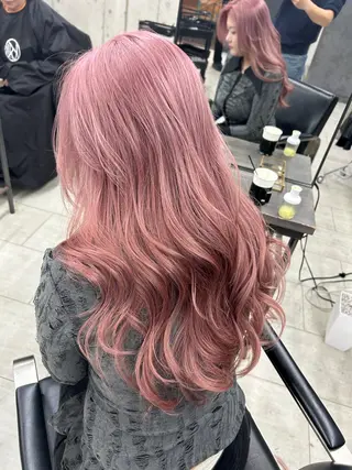ミディアム カラー Kvell&Co.所属・ハイトーン カラーのヘアスタイル