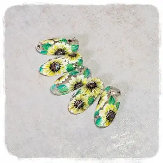 ミディアム Nail Allure(ネイル アルーア)所属・Nail Allureのネイルデザイン