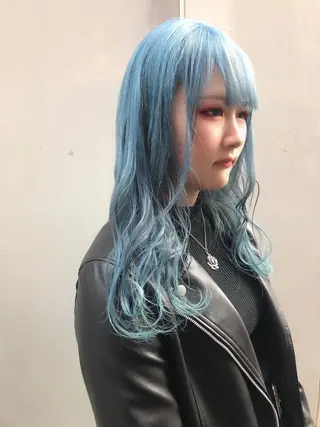 セミロング カラー ホワイト&レイヤーカ ットエクステ長畠俊輔のヘアスタイル