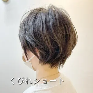 ショート カラー ナリタ ミユウのヘアスタイル