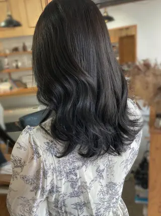 ミディアム roka ノゾミのヘアスタイル