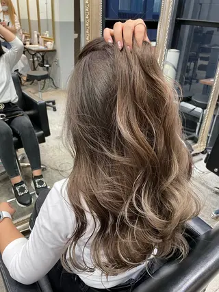 ロング カラー 大内 志穂のヘアスタイル