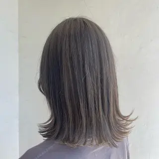 ミディアム 岡本 彩香のヘアスタイル