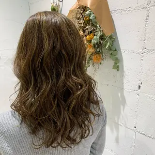 セミロング ayano ．のヘアスタイル