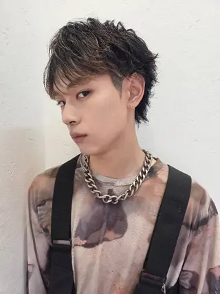 メンズ メンズ ヘアメイク ハイトーン キャロのヘアスタイル