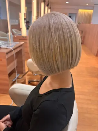 ショート カラー 岡 愛梨のヘアスタイル