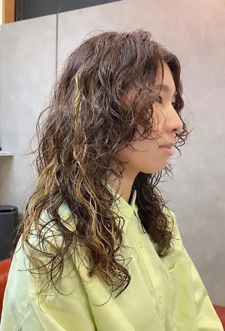 ミディアム パーマ 🫧髪質整形師 イケモトタクマ🎩のヘアスタイル