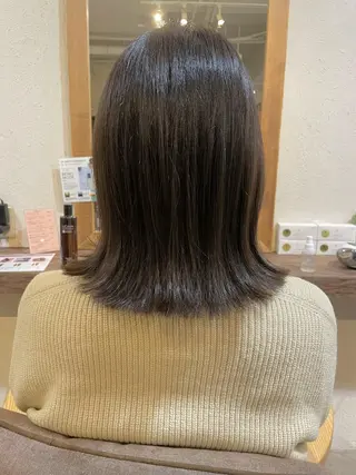 セミロング カラー パーマ Takanishi くすみベージュカラーのヘアスタイル