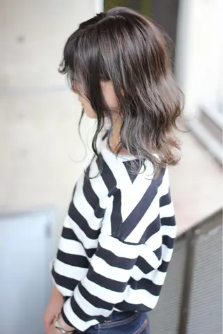 セミロング カラー パーマ 成松 勇治のヘアスタイル