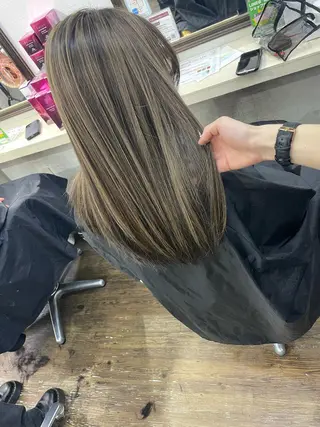 ミディアム カラー ヒカ/外国人風 デザインカラーのヘアスタイル