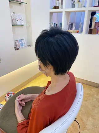 ショート カラー 小松 千夏のヘアスタイル