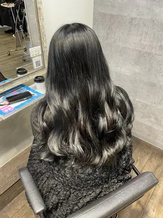 ロング カラー 西岡 幸穂のヘアスタイル