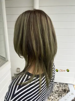ミディアム カラー 友田 未来のヘアスタイル