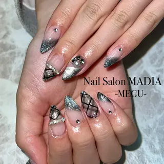 ネイル MADIA藤沢所属・MADIA MEGUのネイルデザイン