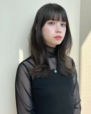 セミロング カラー レイヤー/顔周り /透明感🩶高橋大のヘアスタイル