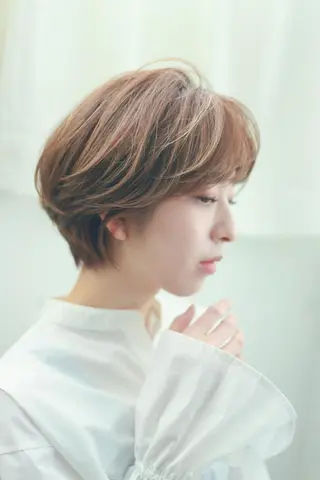 ショート ケイト🌙 ブリーチカラーのヘアスタイル
