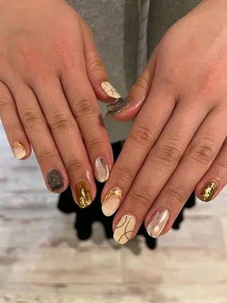 ネイル une／YUKINA 🫧大人nuanceのネイルデザイン