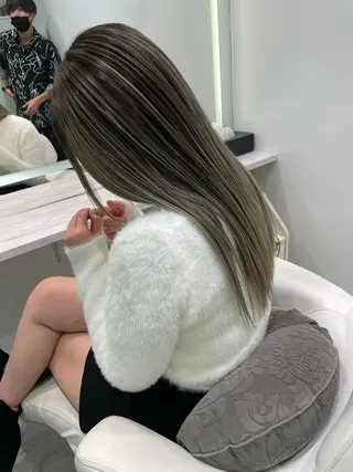 ミディアム カラー ヒカ/外国人風 デザインカラーのヘアスタイル