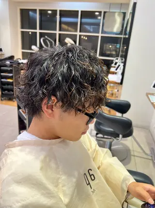 ショート メンズパーマ 岩成健志郎のヘアスタイル